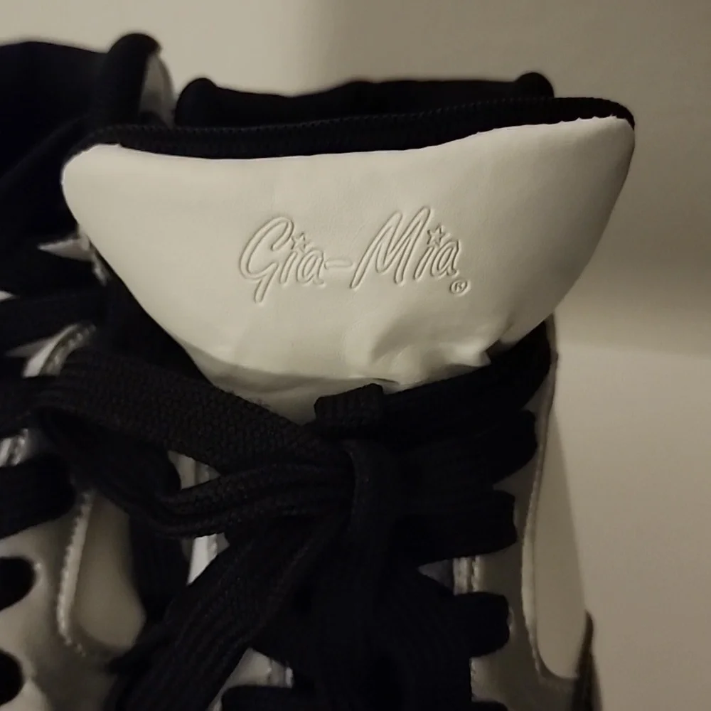 Gia Mia these super
